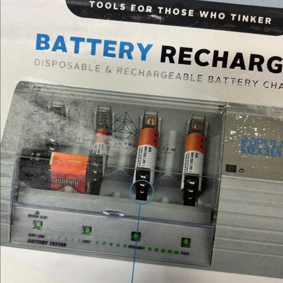 Popular Mechanics Battery Recharger disposable & rechargeable battery charger - Picture 2 of 14